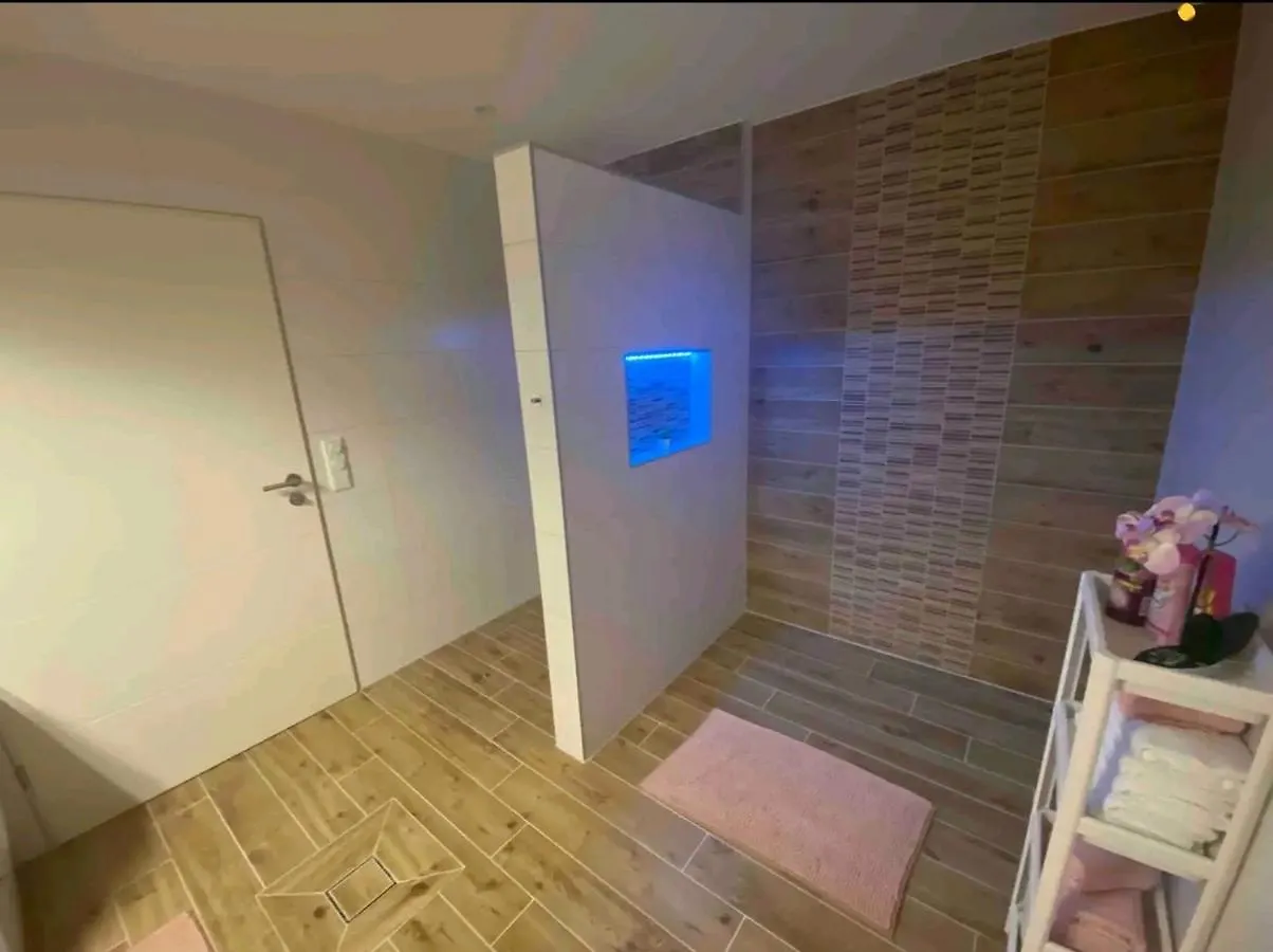 Messe Playmobil Hub: Self Check-In & Netflix Near Nürnberg Apartment Schwabach