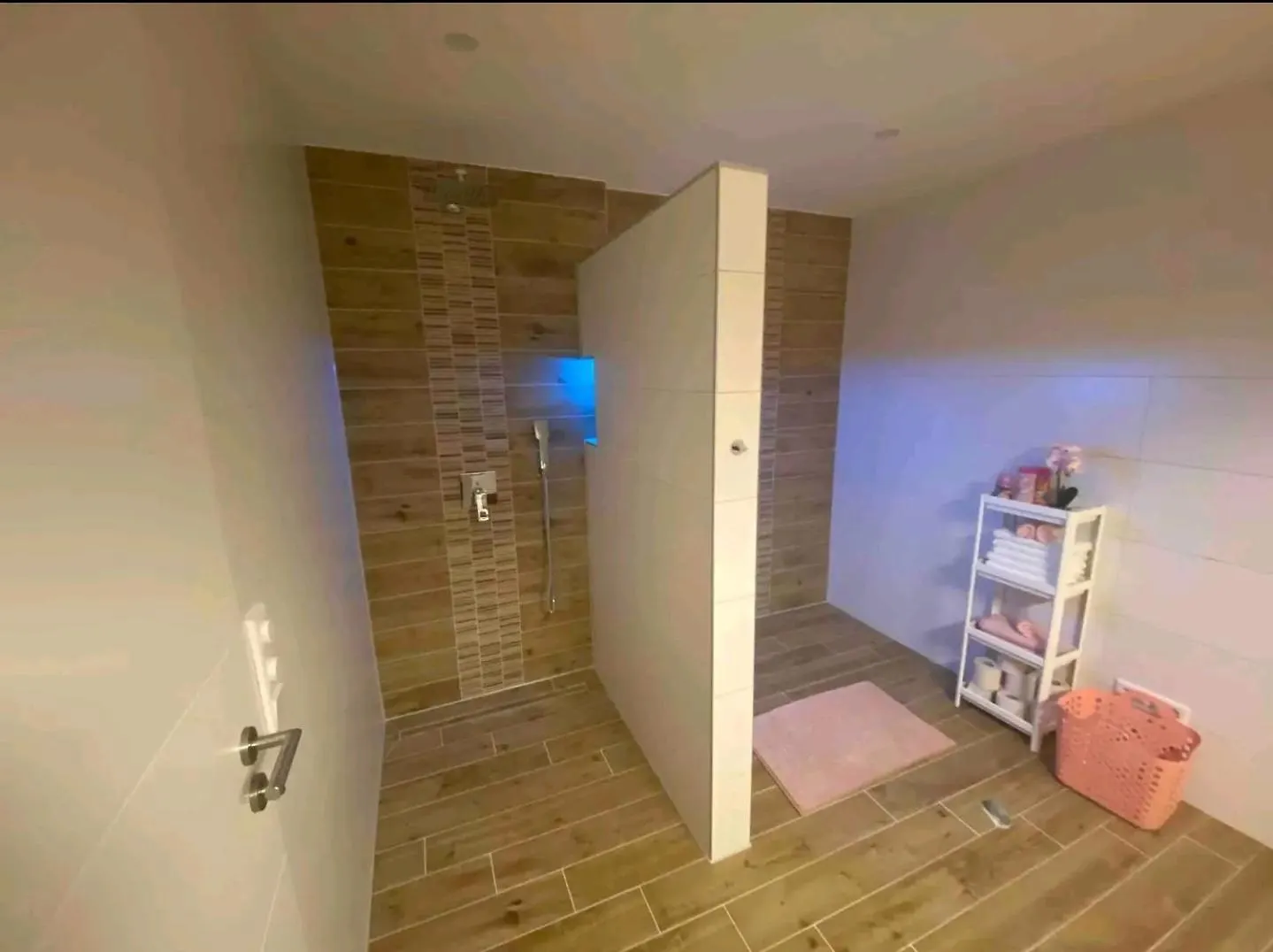 Messe Playmobil Hub: Self Check-In & Netflix Near Nürnberg Apartment Schwabach