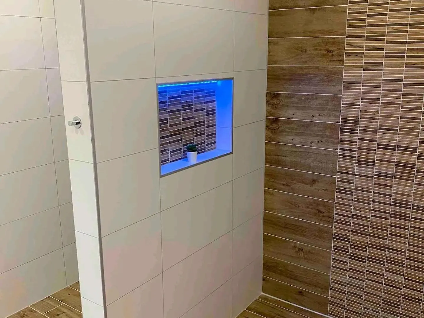 Messe Playmobil Hub: Self Check-In & Netflix Near Nürnberg Apartment Schwabach Germany